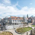 And Bright With Parking For 8 * Ostend