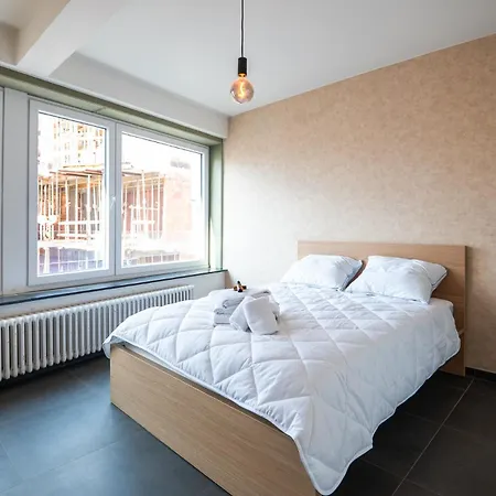 And Bright With Parking For 8 * 오스텐드