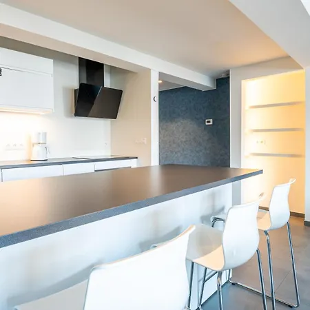 And Bright With Parking For 8