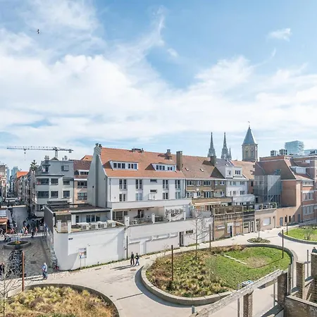 And Bright With Parking For 8 * Ostend