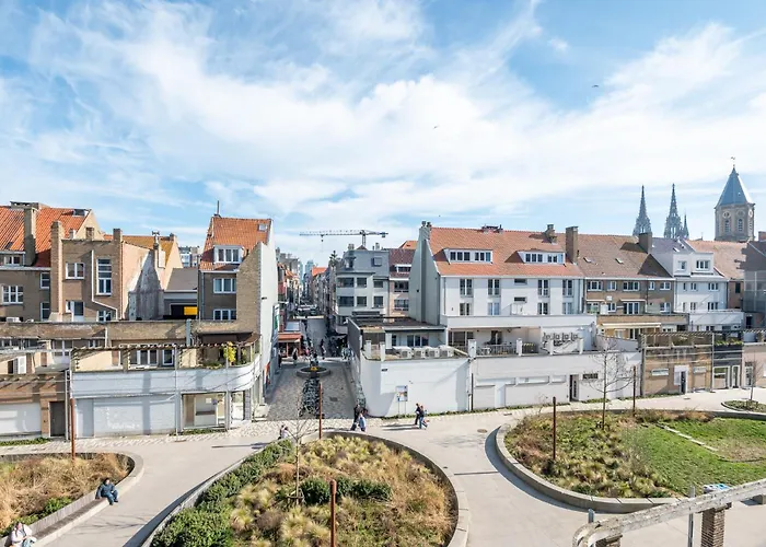 And Bright With Parking For 8 아파트 오스텐드