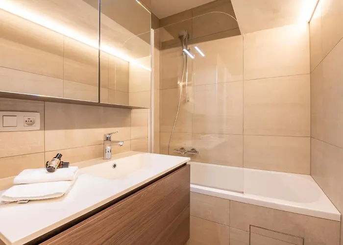 And Bright With Parking For 8 * 오스텐드