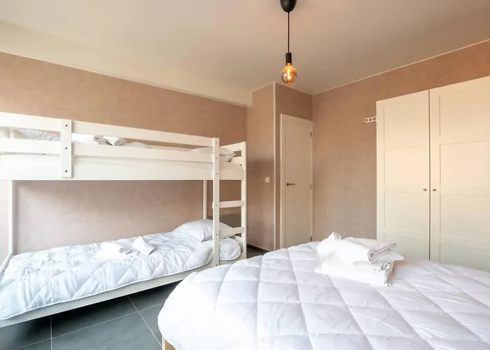 아파트 And Bright With Parking For 8