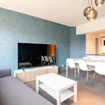 Apartment And Bright With Parking For 8