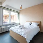 And Bright With Parking For 8 * Ostend