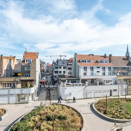 And Bright With Parking For 8 アパート オステンド