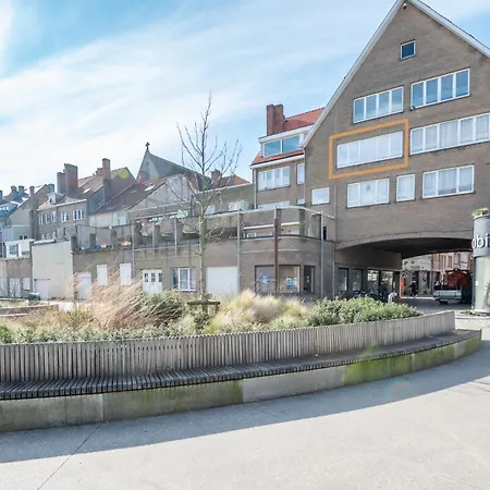 And Bright With Parking For 8 * オステンド